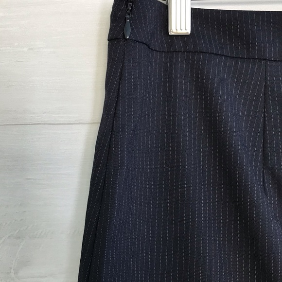 {Ann Taylor} Navy blue pinstriped pencil skirt, 10 - Picture 2 of 6